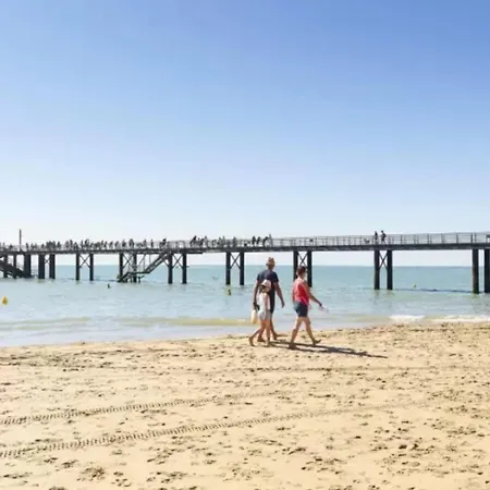 House With Terraceparking 300m From The 別荘 *